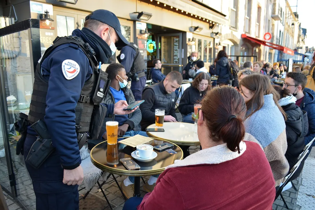 Opération de contrôle de pass sanitaires à Vannes